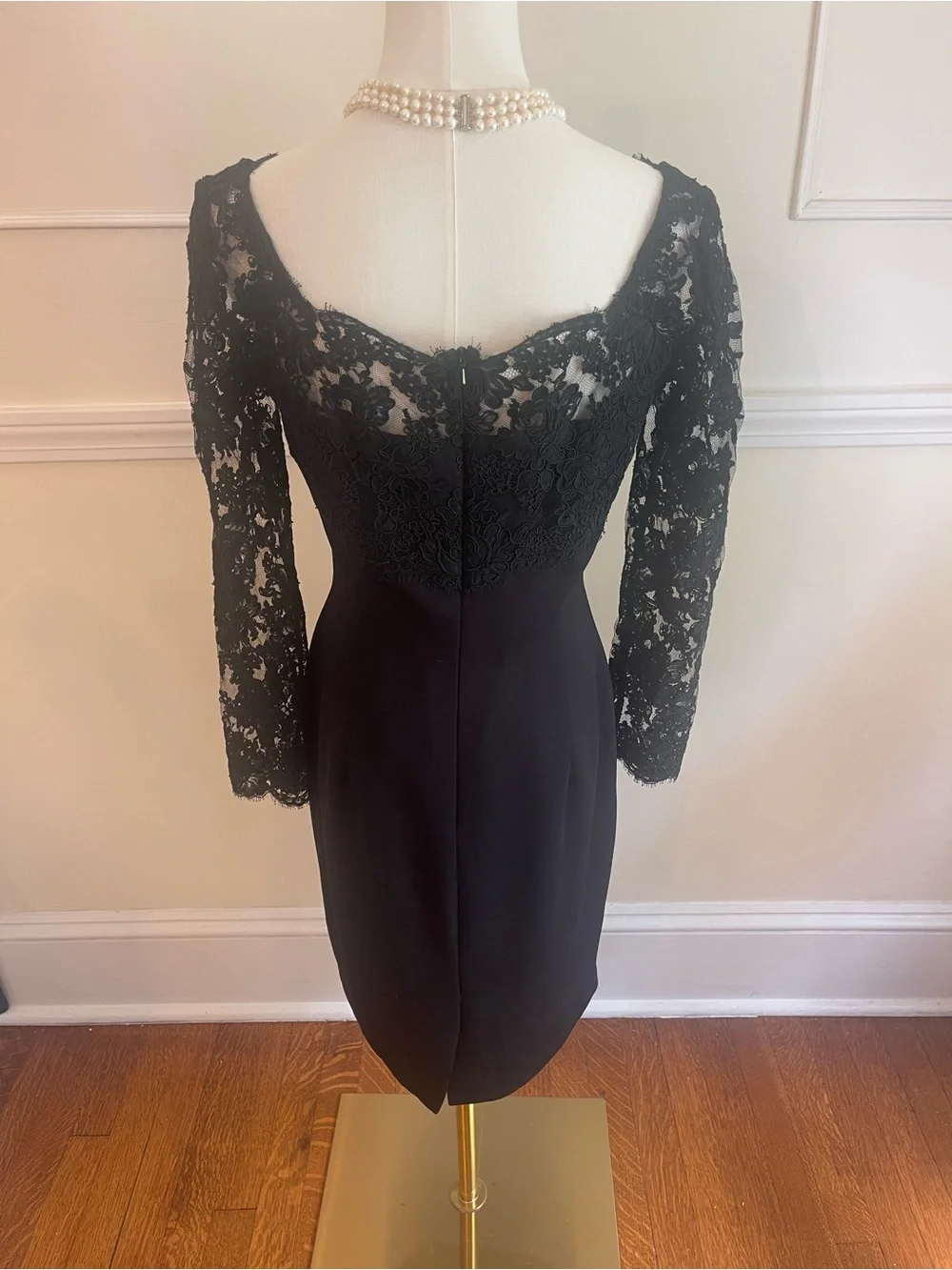 Carmen Marc Valvo Black Lace Long-Sleeve Sheath Dress